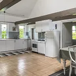 2 Bedroom Gorgeous In 펜션 알링에