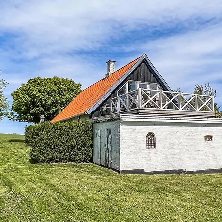 2 Bedroom Gorgeous In Semesterbostad