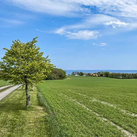 2 Bedroom Gorgeous In Semesterbostad *