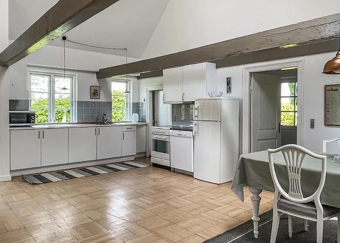 2 Bedroom Gorgeous In Prázdninový dům Allinge-Sandvig
