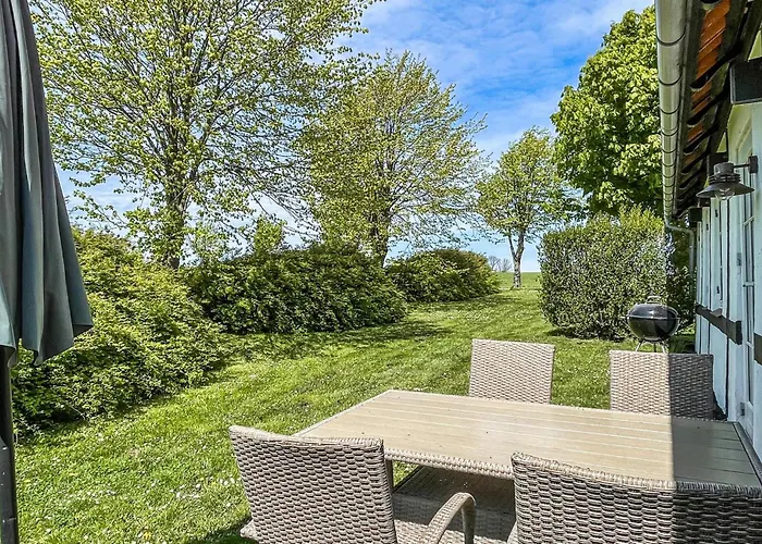 2 Bedroom Gorgeous In * Allinge-Sandvig